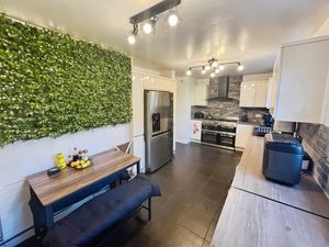 Kitchen Diner- click for photo gallery